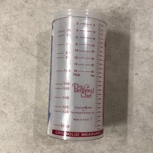 The Pampered chef measuring cup dry liquid